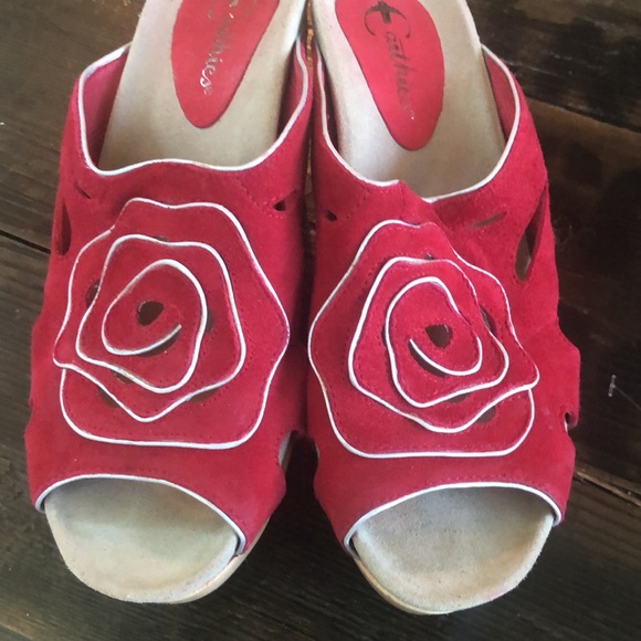 Heels. Wooden wedge. Rubber soles. - Picture 8 of 8